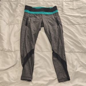 Lululemon Leggings in Gray and Teal. Zipper Pockets. Size 4